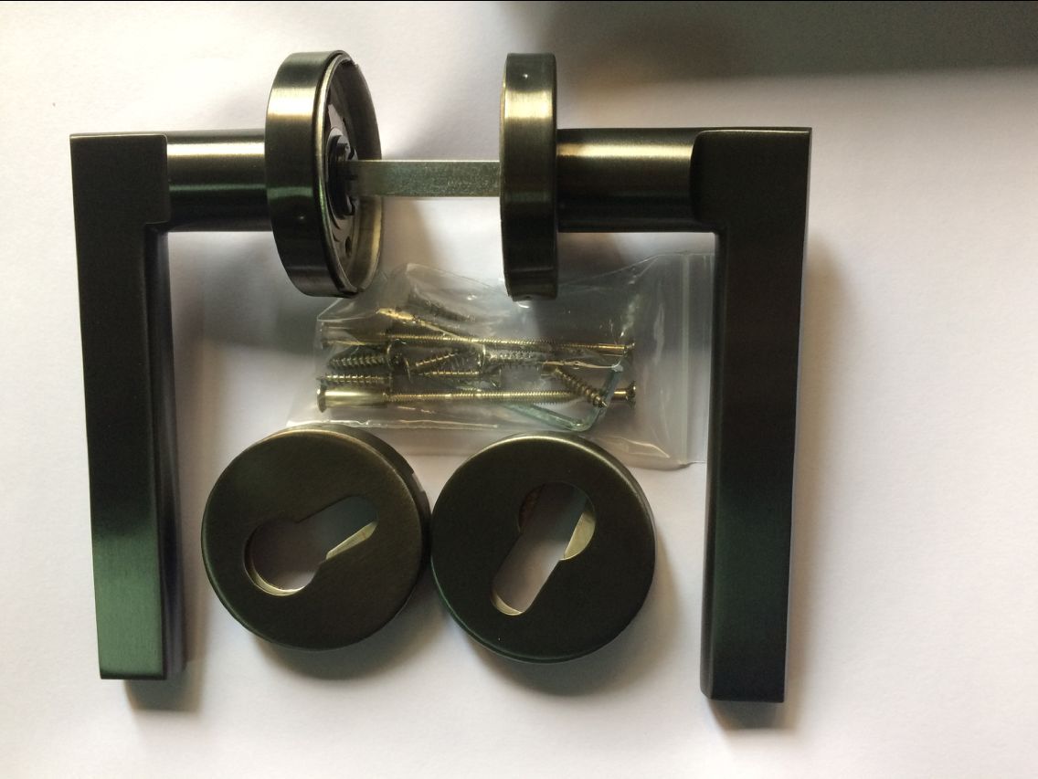 Lever handle set in Black color